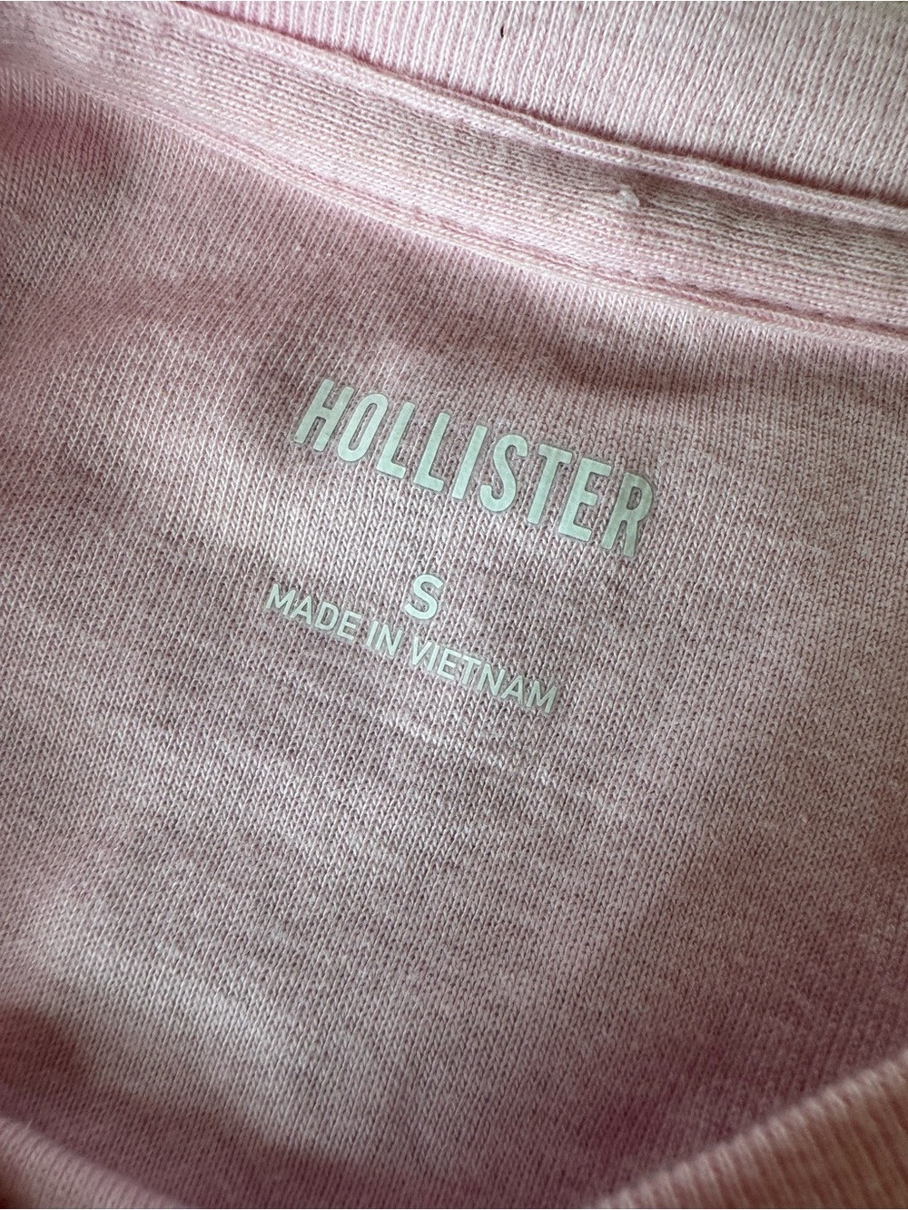 Hollister Light Pink Tee with White Winged Heart Graphic - Picture 4 of 7